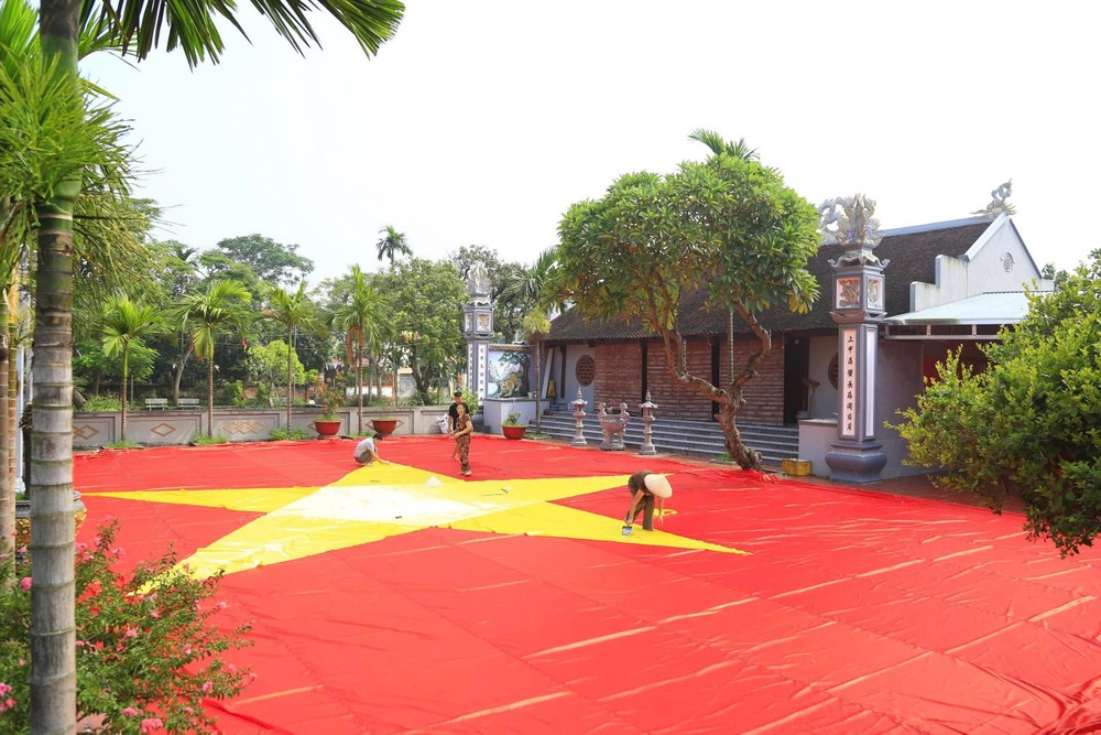 The giant national flag is being urgently completed. 28030efc-558d-47b8-9700-2d9f64891e9c-1422-9977.jpg.jpg