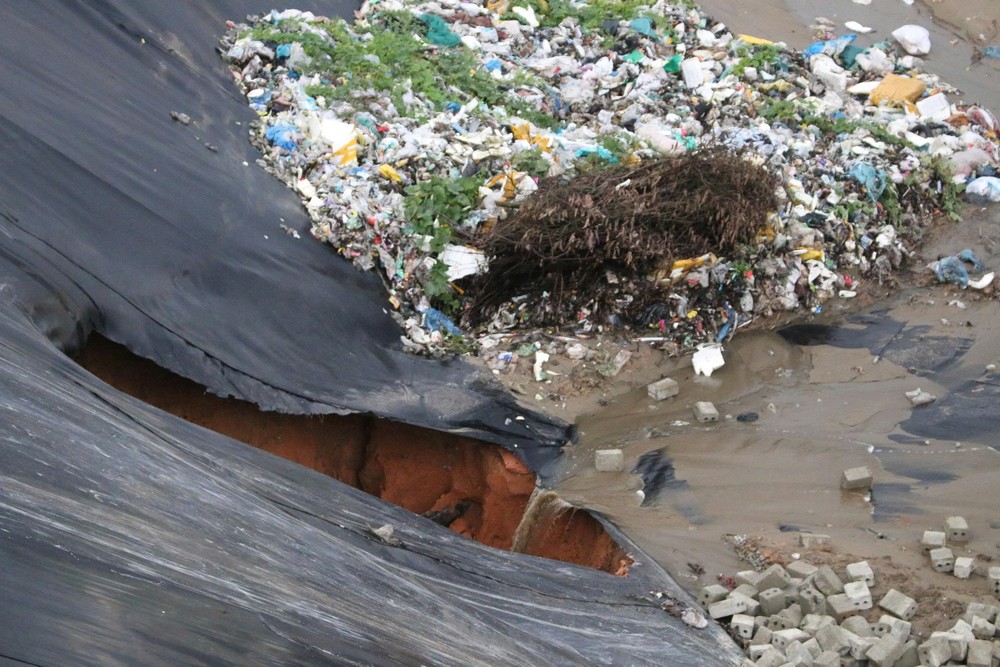 A large rupture tears through the wall of the landfill cell. edew-4351-4524.jpeg.jpg