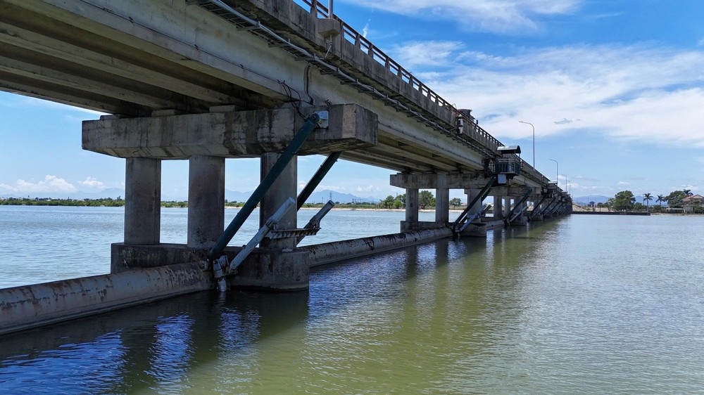 Thao Long Dam — Southeast Asia’s largest salinity-control structure — is deteriorating. z6858062052586-c8cba2f2b8f2d3acb7a38b6e849df5d2-6181-4888.jpg.jpg