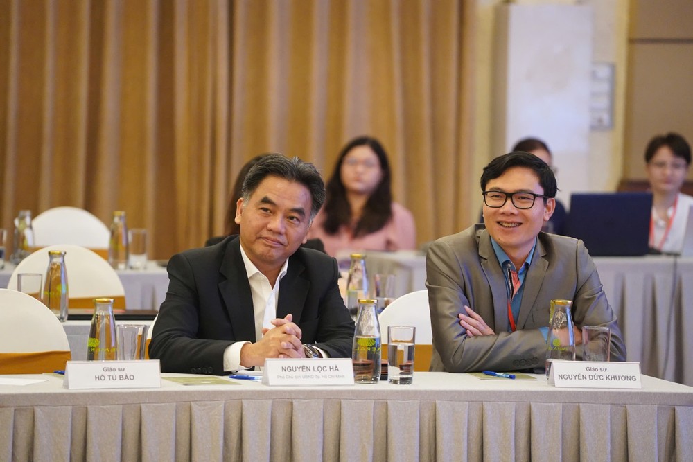 Vice Chairman of HCMC People’s Committee Nguyen Loc Ha (left) and Prof. Dr. Nguyen Duc Khuong, Chairman of the Association of Vietnamese Scientists and Experts Global (AVSE Global), at the event on July 31 z6858430179480-37511b4d1858a07ad39834a9b980db3a-6461-6096.jpg.jpg