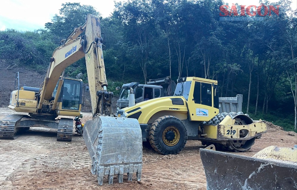 Construction equipment stands idle at the National Highway 28B upgrade project. e4f75b867f62f63caf73-4065-8407.jpg.jpg