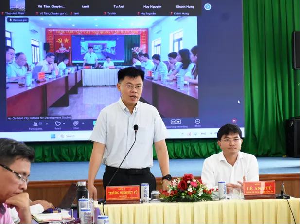 Dr. Truong Minh Huy Vu, Director of the HIDS, speaks at the seminar. 1.png