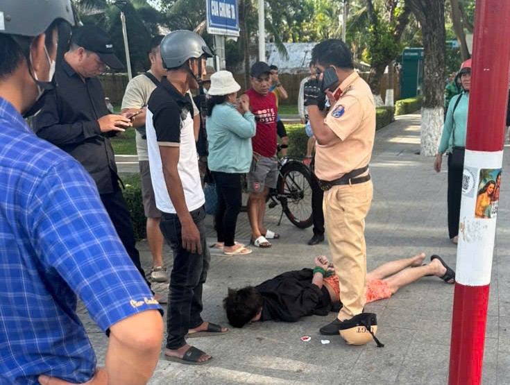K.A. is subdued after assaulting a traffic police officer. z6883689678556-32722d0560de70a3370d662aa8958600-9415-2519.jpg.jpg