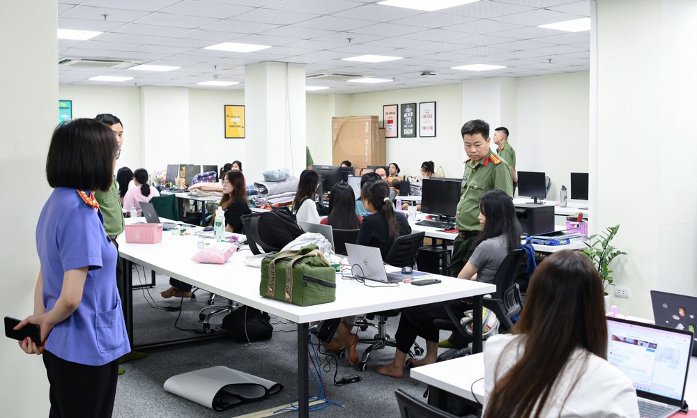 Phu Tho police conduct an urgent search of Fimetech Co., Ltd. in Hanoi. 1-73-1709.jpg.jpg