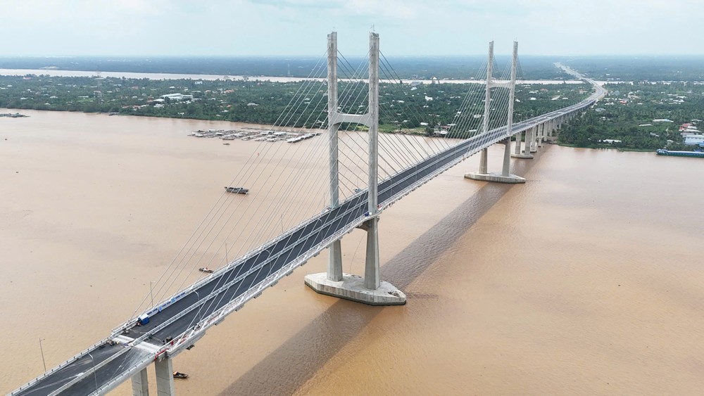 Rach Mieu 2 Bridge, connecting Dong Thap and Vinh Long provinces, is among the major projects inaugurated on the morning of August 19. chu-de-3-3434-8906.jpg.jpg