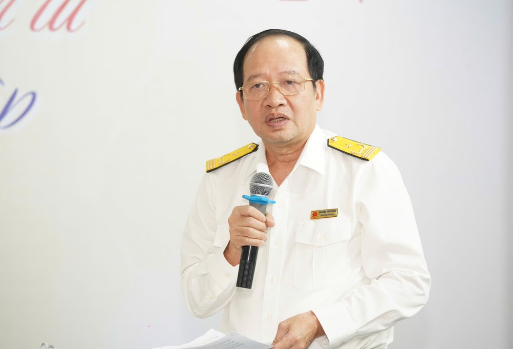 Mr. Nguyen Tien Dung, Deputy Head of HCMC Tax Department, responds to the remarks at the roundtable. ceaf523b0ed98687dfc8-7257-7741.jpg.jpg