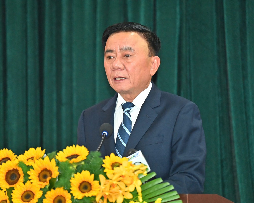 Permanent Member of the Party Central Committee’s Secretariat Tran Cam Tu speaks at the meeting. img-1509-3775-7474.jpeg.jpg