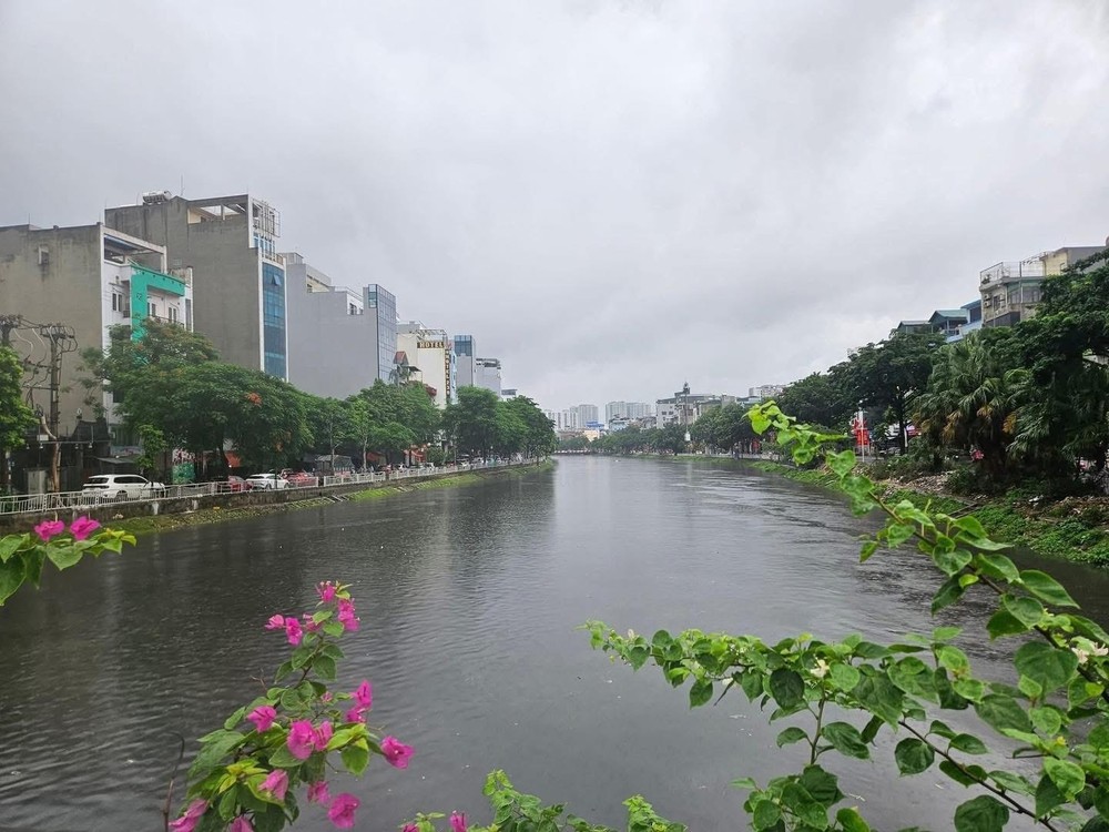 The To Lich River in Hanoi is swelling. img-1891-1424-816.jpeg.jpg