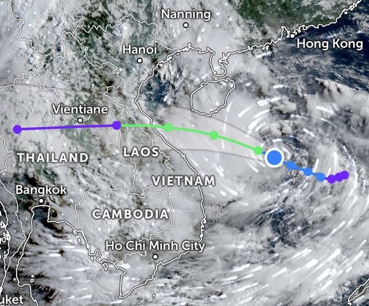 Satellite image at 7:30 a.m. on August 29 from the Zoom Earth platform, forecasting the tropical depression (or storm) to move into the Ha Tinh–Quang Tri area img-1979-8833-1291.jpeg.jpg