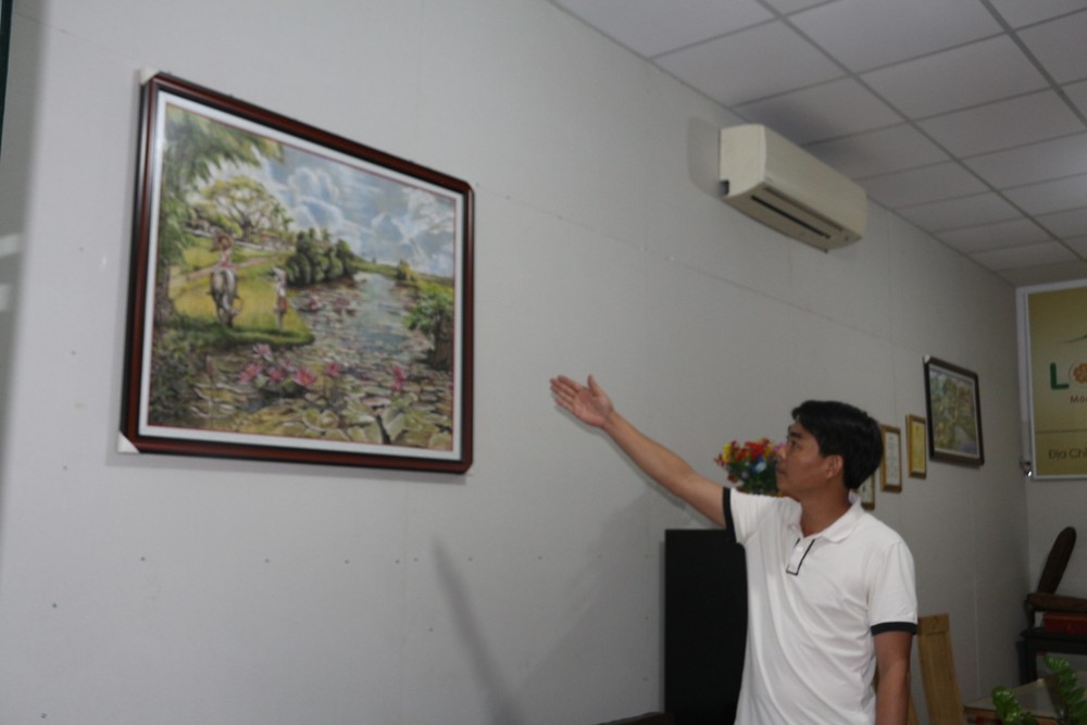 Loofah fiber paintings captivate viewers. img-4699-8675-5175.jpg.jpg