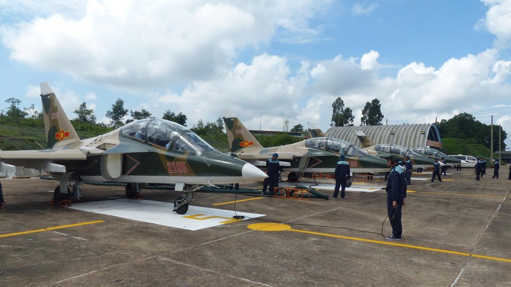 Officers and technicians inspect Yak-130 aircraft ahead of training flights. z6965894631877-d64875dc4b1335ab7597ab0ff46f1012-318-6563.jpg.jpg