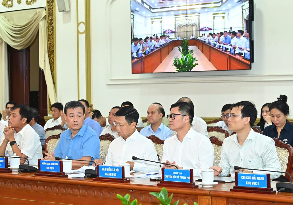 Delegates at the meeting 3.jpg