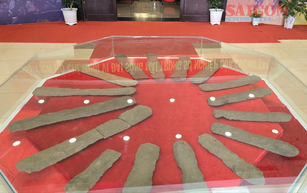 The Dak Son lithophone collection holds exceptional historical and cultural value, with indigenous origins, crafted locally in the Central Highlands during prehistoric times. bf70895a7ad2f18ca8c3-3150-7695.jpg.jpg