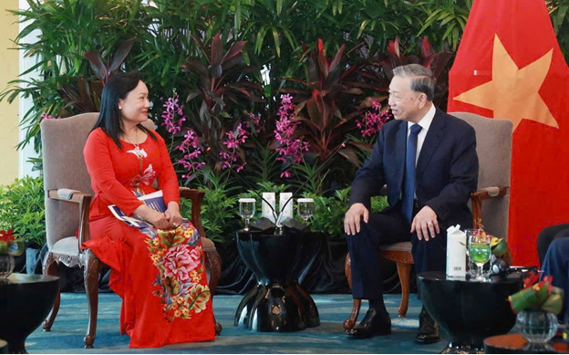 Ms. Tran Thi Lam meets with General Secretary To Lam in Singapore on March 11, 2025, to discuss the Hoa Lam Shangrila Hi-Tech Medical Zone project. 3.png