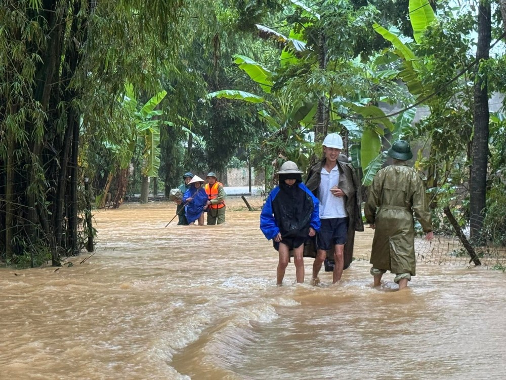 Emergency evacuation of residents in Hoa An Commune, Cao Bang Province, on the morning of October 7 img-3235-9504-1156.jpeg.jpg