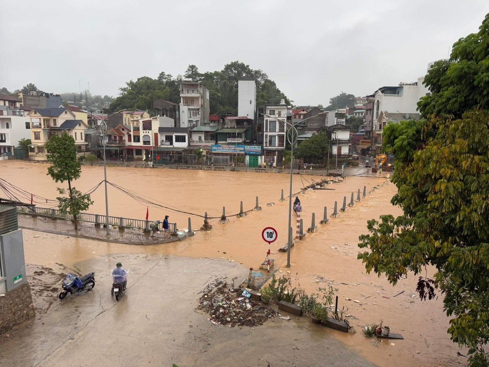 The bridge over the Bang River is submerged, halting all vehicle traffic. img-3239-1970-3379.jpeg.jpg