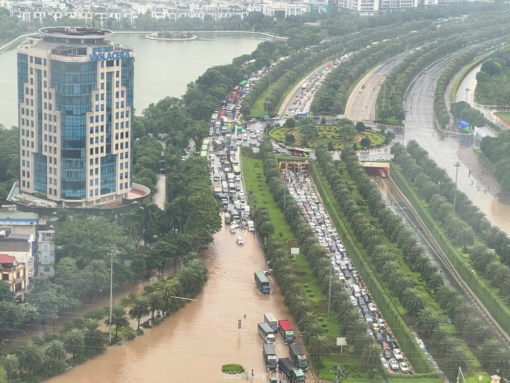 Thang Long Avenue at the intersection with Khuat Duy Tien Street in Hanoi on the morning of October 7 img-3242-5483-9603.jpeg.jpg