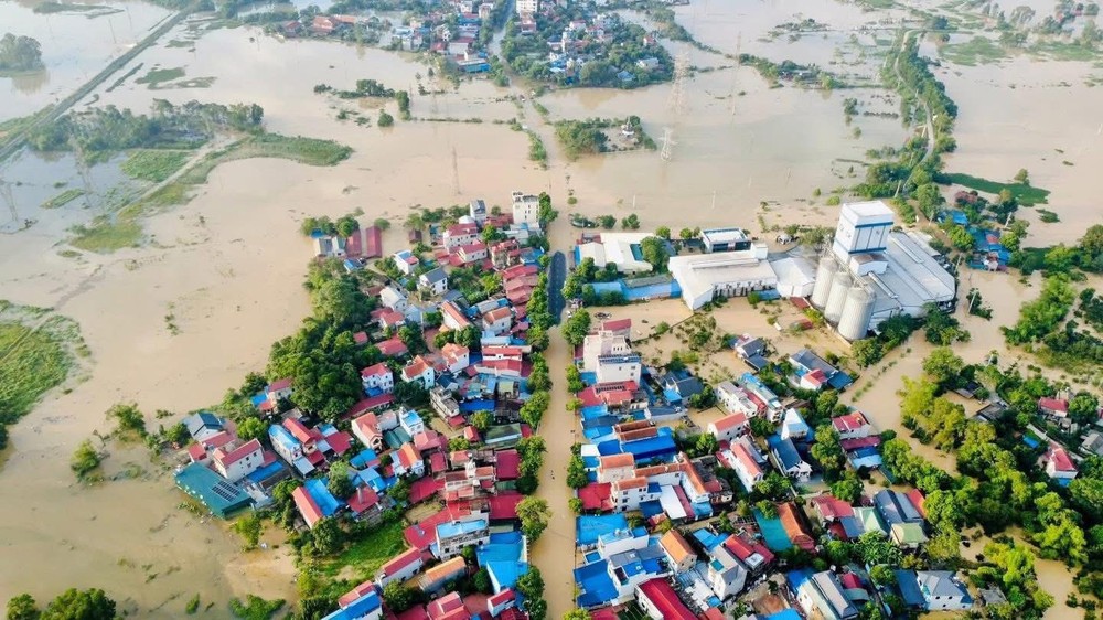 Floodwaters from the Cau River have overflowed into riverside villages in Trung Gia Commune, Hanoi. img-3405-8845-977.jpeg.jpg