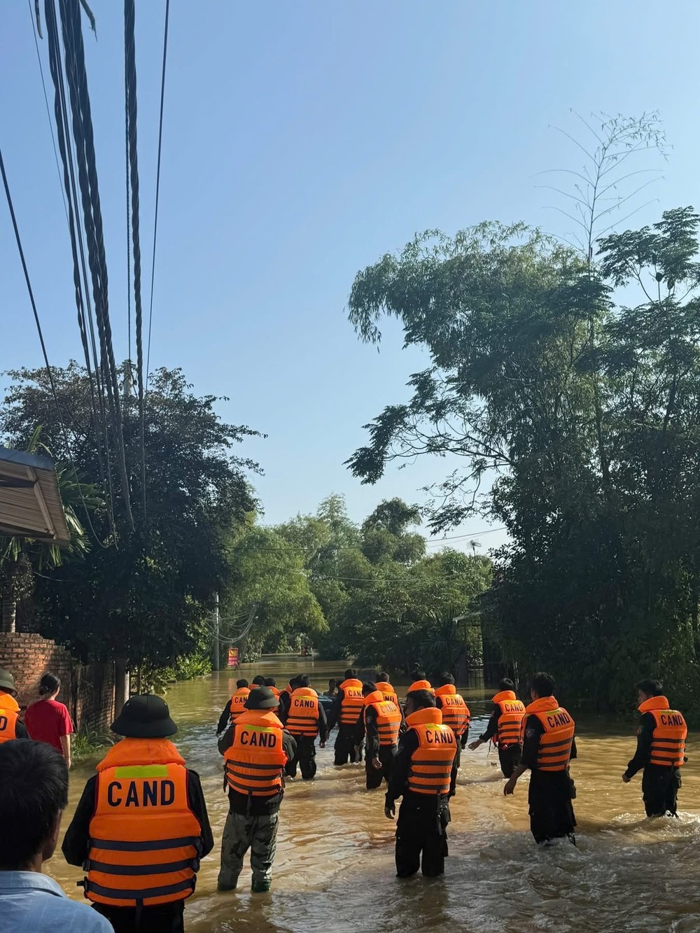 Thousands of officers and soldiers are mobilized for rescue and evacuation efforts. img-3408-220-1002.jpeg.jpg