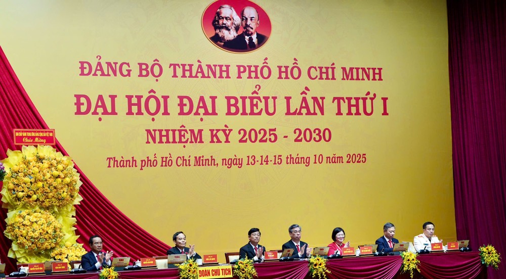 The Presidium of the Congress 18-8364-3729.jpg.jpg