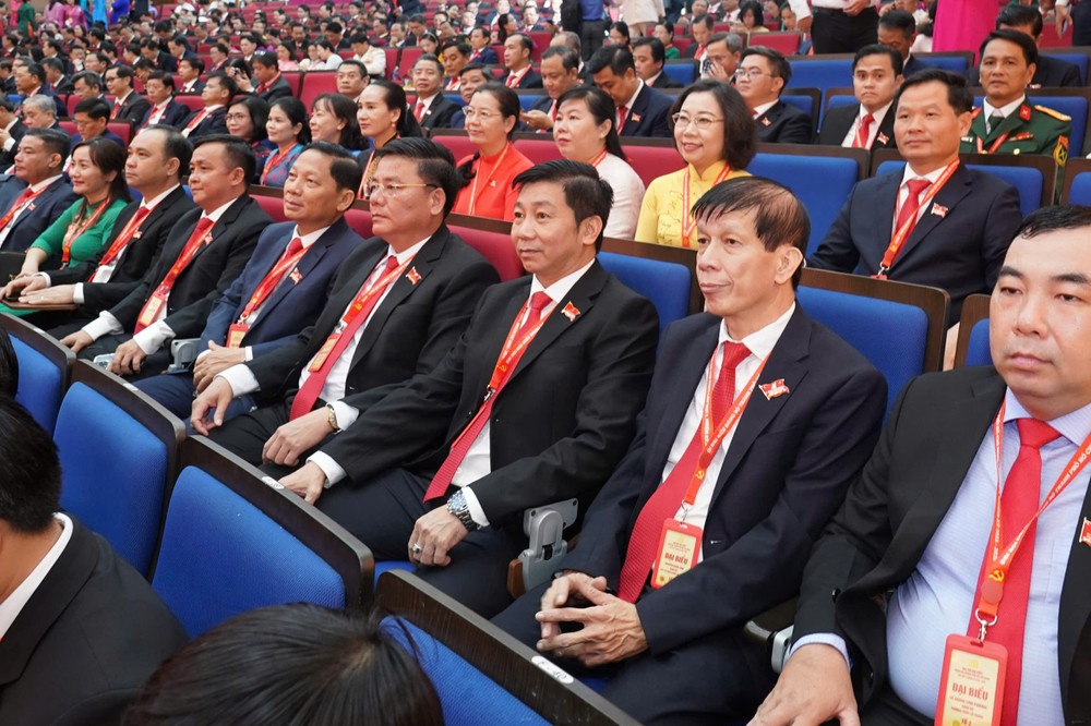 Delegates at the Congress z7117539193240-4c44d3f5f51c95cacd6325a3560e8bba-9870-7826.jpg.jpg
