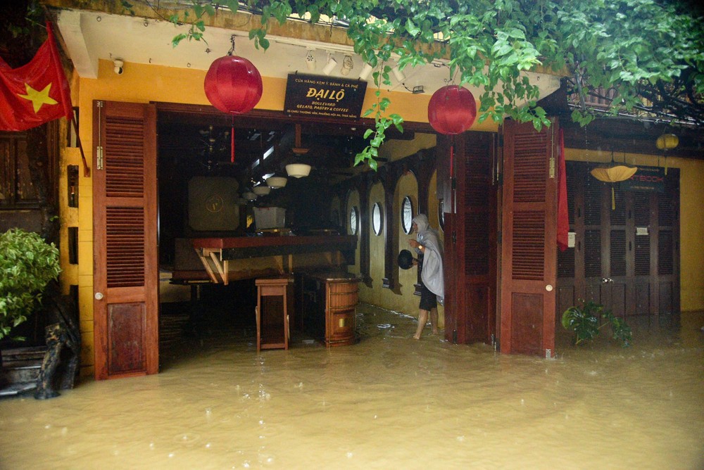 Floodwaters sweep into homes, disrupting daily life and tourism activities. z7160272652488-d6c5f0dd43148d4d3becafd55df520b8-9711-847.jpg.jpg