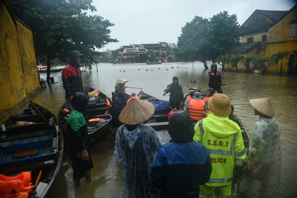 Authorities assist in evacuating people and property to safe areas. z7160272652522-d55446c0f7ef269297b8d6a0756065f9-5590-6082.jpg.jpg