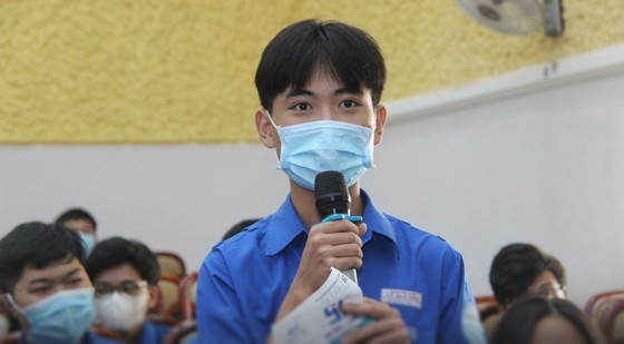 Nobel winner professor inspires Vietnamese youth to conduct scientific research ảnh 4