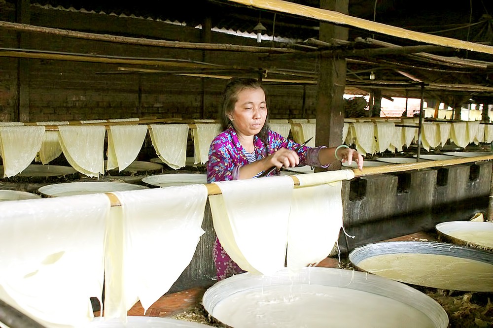 A tofu skin production facility is fulfilling its orders for the upcoming Tet holiday. (Photo: SGGP) A tofu skin production facility is fulfilling its orders for the upcoming Tet holiday. (Photo: SGGP)