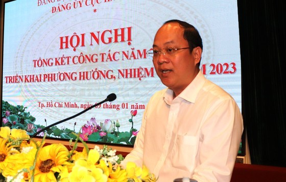 Deputy Secretary of the HCMC Party Committee Nguyen Ho Hai is presenting his speech