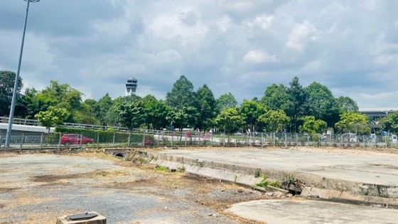 The taxi parking lot in front of Tan Son Nhat International Airport The taxi parking lot in front of Tan Son Nhat International Airport