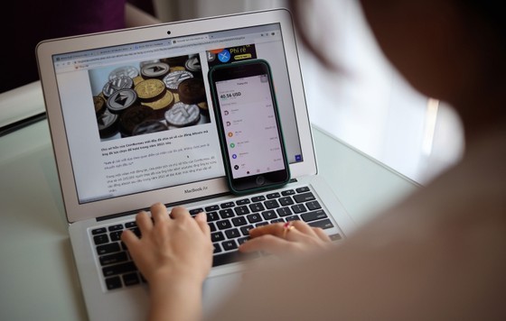 Investors need to research information on trading floors and investment methods before depositing their money Investors need to research information on trading floors and investment methods before depositing their money