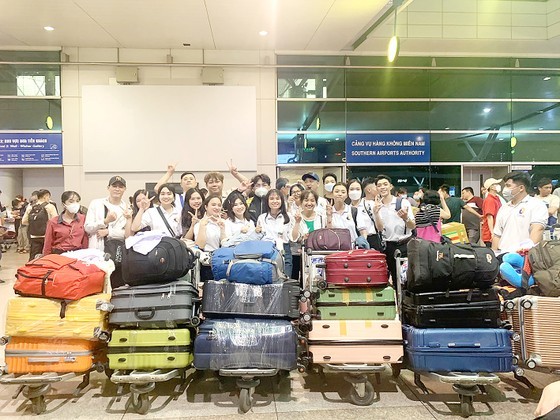 Vietnamese laborers going to work in Japan. (Photo: SGGP) Vietnamese laborers going to work in Japan. (Photo: SGGP)