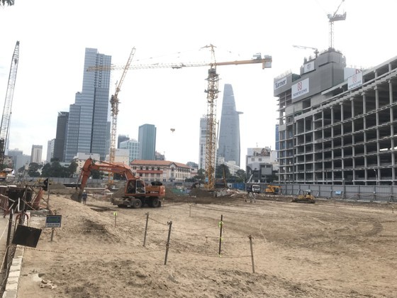 Chairman of HCMC People&apos;s Committee Phan Van Mai requires Thu Duc City and district authorities to boost the payment and settlement for projects in accordance with their progress. (Photo: SGGP)