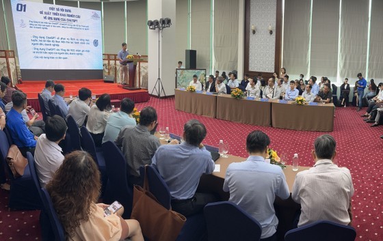 A representative of the HCMC Department of Information and Technology is proposing ChatGPT applications A representative of the HCMC Department of Information and Technology is proposing ChatGPT applications