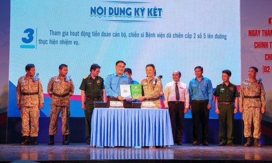 VYU – HCMC and Blue Beret 2.5 signed an agreement for a collaborative action plan (Photo: SGGP) VYU – HCMC and Blue Beret 2.5 signed an agreement for a collaborative action plan (Photo: SGGP)