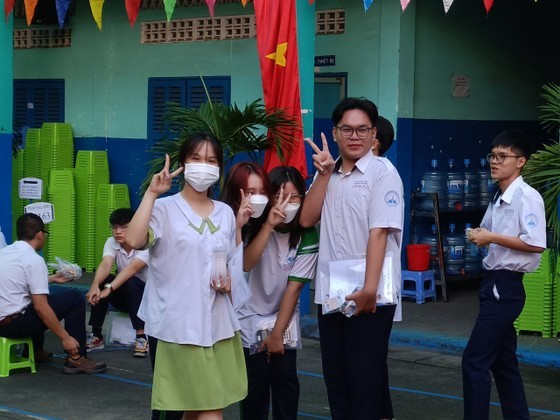 Examinees are ready for the first test (Photo: SGGP)