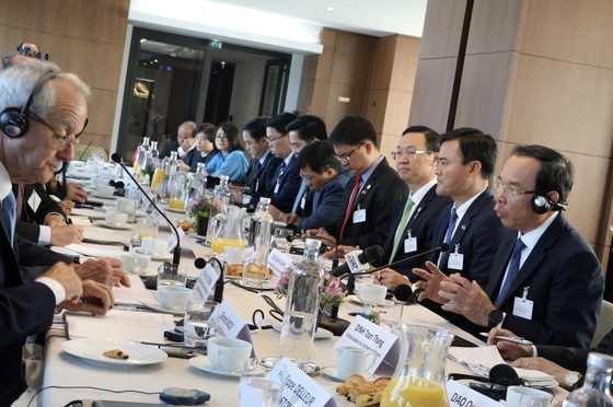Secretary of HCMC Party’s Committee Nguyen Van Nen is discussing economic matters with French businesses (Photo: SGGP) Secretary of HCMC Party’s Committee Nguyen Van Nen is discussing economic matters with French businesses (Photo: SGGP)