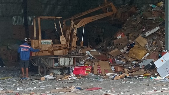 High fire and explosion risks at scrap trading points like this one in Tan Tao A Ward of Binh Tan District High fire and explosion risks at scrap trading points like this one in Tan Tao A Ward of Binh Tan District