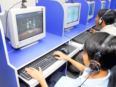Children are enjoying online games in summertime (Photo: SGGP)