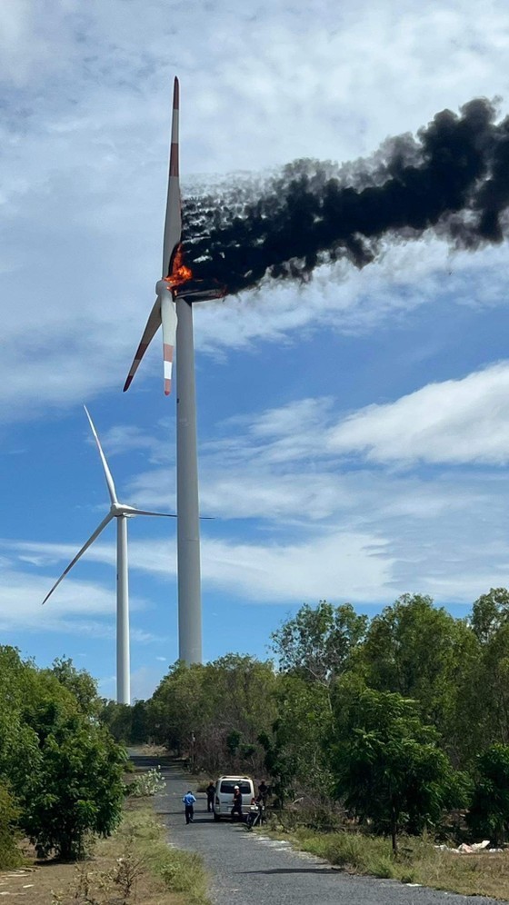 A fire happens with a wind turbine installed on the wind turbine field of Wind Power Plant No.1, sited in Tuy Phong District, Binh Thuan Province A fire happens with a wind turbine installed on the wind turbine field of Wind Power Plant No.1, sited in Tuy Phong District, Binh Thuan Province