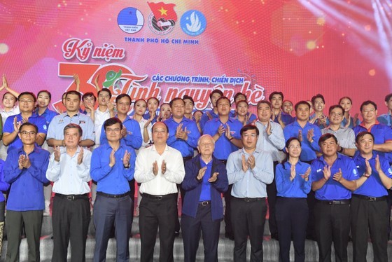 Leaders and former leaders of HCMC, HCYU in HCMC are joining the ceremony (Photo: SGGP)