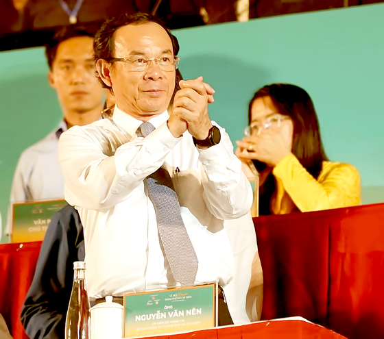 Secretary of HCMC Party’s Committee Nguyen Van Nen is attending the art show ‘Stories Told by Rivers’ in the framework of the 1st HCMC River Festival 2023 last night (Photo: SGGP) Secretary of HCMC Party’s Committee Nguyen Van Nen is attending the art show ‘Stories Told by Rivers’ in the framework of the 1st HCMC River Festival 2023 last night (Photo: SGGP)