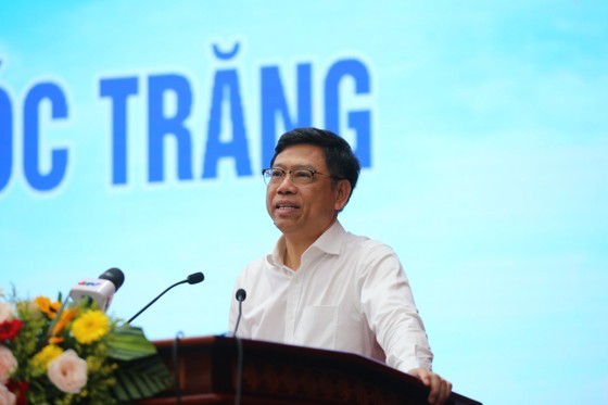 Deputy Minister of Transport Nguyen Xuan Sang is delivering his speech Deputy Minister of Transport Nguyen Xuan Sang is delivering his speech