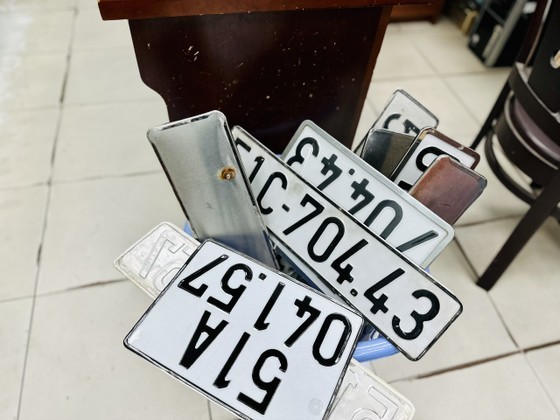 The storage box for withdrawn license plates (Photo: SGGP) The storage box for withdrawn license plates (Photo: SGGP)