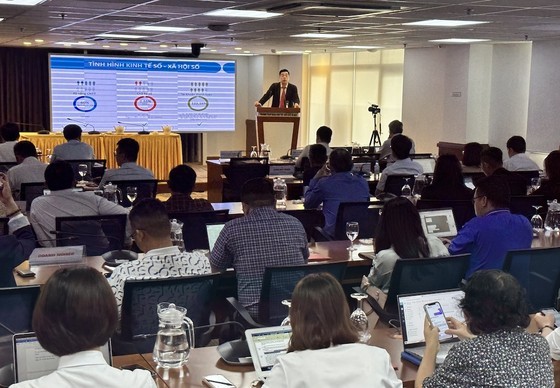 Assoc. Prof. Dr. Tran Minh Tuan is sharing various valuable ideas on the matter