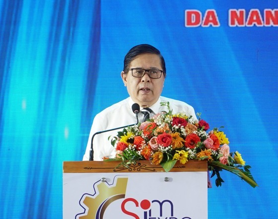 Chairman Do Huu Hao of the Vietnam Mechanical Association is delivering his presentation (Photo: SGGP) Chairman Do Huu Hao of the Vietnam Mechanical Association is delivering his presentation (Photo: SGGP)
