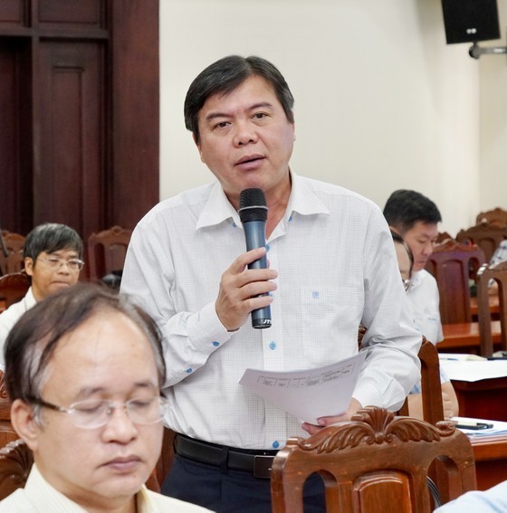 Delegate Tang Huu Phong, Editor in Chief of SGGP Newspaper, is delivering his speech in the meeting (Photo: SGGP)