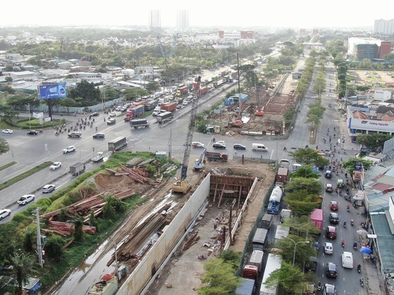 The tunnel project at the intersection between Nguyen Van Linh Street and Nguyen Huu Tho Street (District 7) (Photo: SGGP)