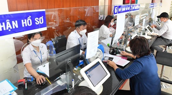 Residents are conducting administrative procedures in Thu Duc City (HCMC) (Photo: SGGP) Residents are conducting administrative procedures in Thu Duc City (HCMC) (Photo: SGGP)